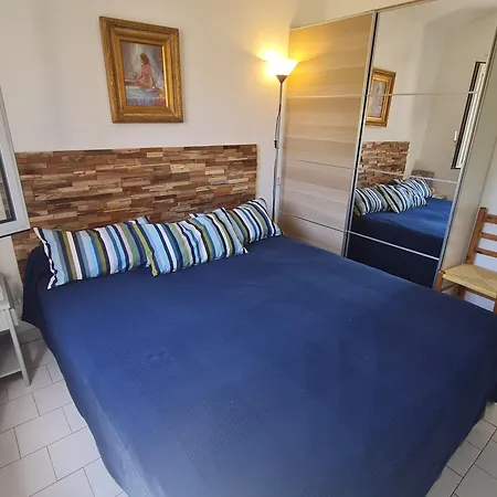 3 Pieces Avec Vue Dans Avec Piscine Proche - Fr-1-780-55 *