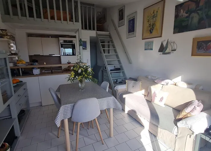 3 Pieces Avec Vue Dans Avec Piscine Proche - Fr-1-780-55 * Sainte-Maxime