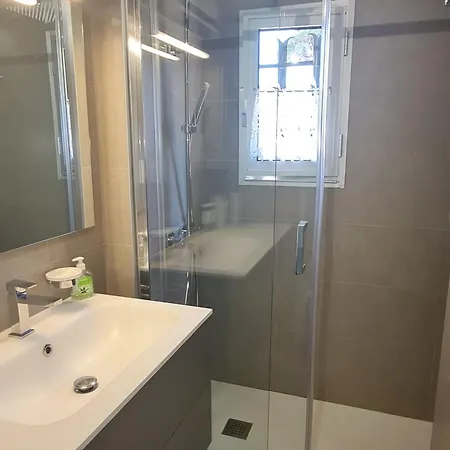 3 Pieces Avec Vue Dans Avec Piscine Proche - Fr-1-780-55 Apartment *
