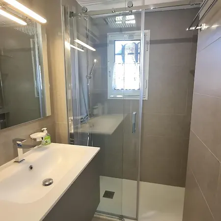 3 Pieces Avec Vue Dans Avec Piscine Proche - Fr-1-780-55 *