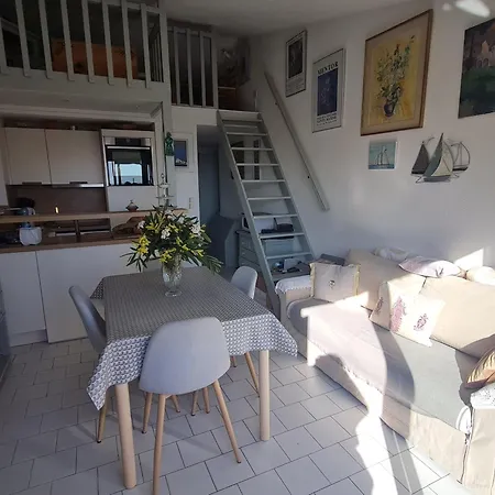 3 Pieces Avec Vue Dans Avec Piscine Proche - Fr-1-780-55 * Sainte-Maxime