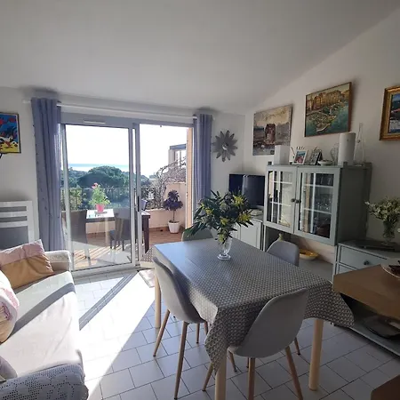 3 Pieces Avec Vue Dans Avec Piscine Proche - Fr-1-780-55 Apartment *