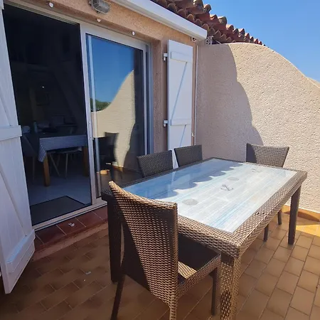 3 Pieces Avec Vue Dans Avec Piscine Proche - Fr-1-780-55