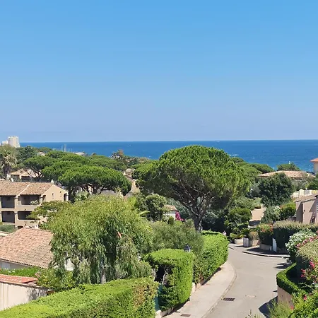 3 Pieces Avec Vue Dans Avec Piscine Proche - Fr-1-780-55 *