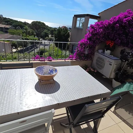 3 Pieces Avec Vue Dans Avec Piscine Proche - Fr-1-780-55 Apartment *