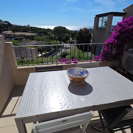 3 Pieces Avec Vue Dans Avec Piscine Proche - Fr-1-780-55 * Sainte-Maxime