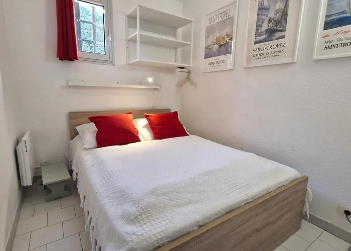 3 Pièces Avec Balcon Et Accès à - Fr-1-780-55 * Sainte-Maxime