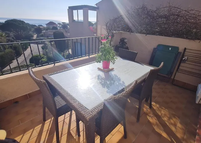 3 Pieces Avec Vue Dans Avec Piscine Proche - Fr-1-780-55 דירה *