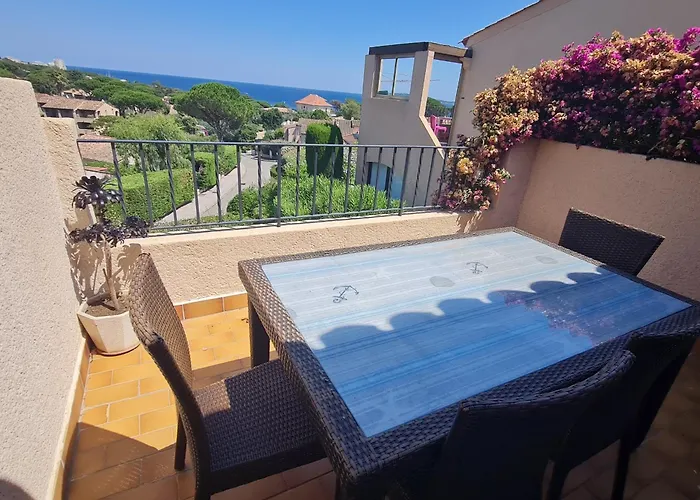 3 Pièces Avec Balcon Et Accès à - Fr-1-780-55 * Sainte-Maxime